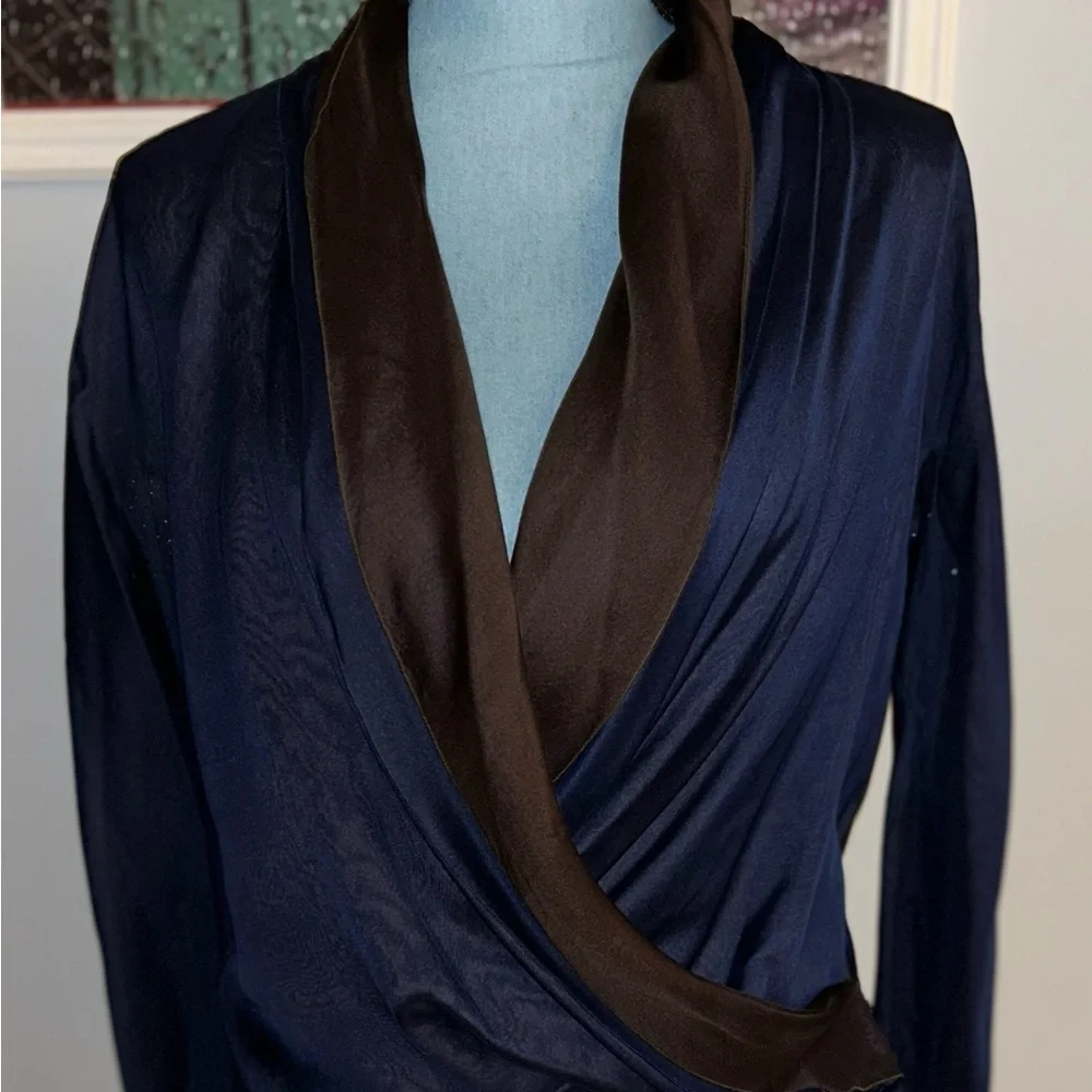 Genny Moda Elegant Blouse Made in Italy Size 8 Silk/Polyester NAVY and Chocolate